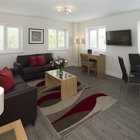 House Of Fisher - Beneficial House Bracknell Room photo