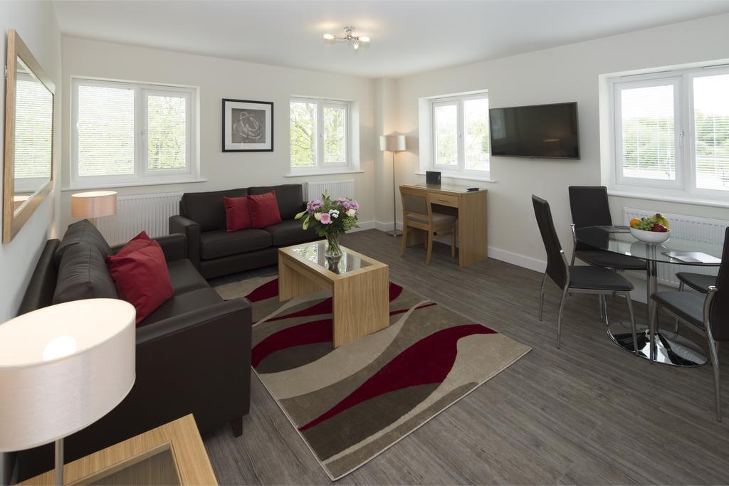 House Of Fisher - Beneficial House Bracknell Room photo