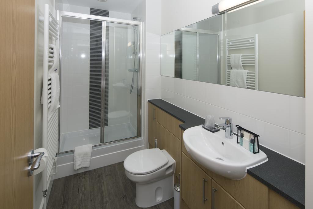 House Of Fisher - Beneficial House Bracknell Room photo